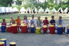 048